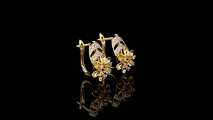 Pendientes de Diamantes Cultivados en Laboratorio con Diseño Floral |   Joyería de Lujo para Bodas en Oro Amarillo | - Product Image 4