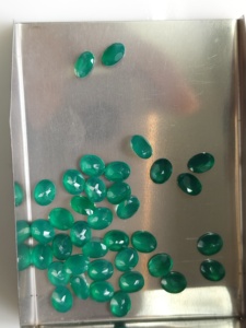 Onyx vert naturel 5x4MM, coupe ovale, pierre précieuse de qualité supérieure, en vrac, pour la fabrication de bijoux - Product Image 4