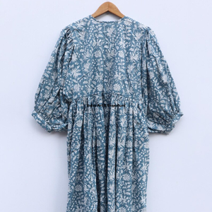Belle robe en coton à motifs floraux, imprimée à la main, pour un usage décontracté. - Product Image 3