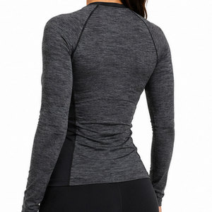 Camiseta Deportiva de Compresión para Mujer con Diseño Atlético Ergonómico, Tecnología de Gestión de la Humedad y Tela Elástica Resistente - Product Image 4