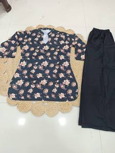 Ensemble coordonné tendance en rayonne pour femme – Haut à imprimé floral numérique avec pantalon palazzo - Product Image 5