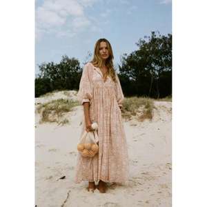 Vestido Maxi Kyra Hecho a Mano, Silueta Color Albaricoque, Tie-Dye Lavable, 100% Algodón, Diseño Tradicional Jaal - Product Image 1