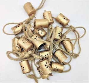 Campanas de Vaca Rústicas Vintage Doradas con Cuerda de Yute, Hechas a Mano, Decorativas para Colgar en Navidad y Decoración del Hogar - Product Image 2