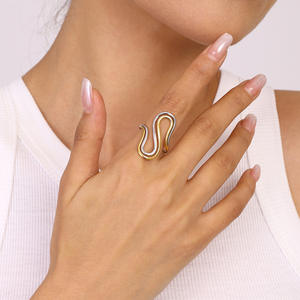 Anillo Minimalista Ajustable de Acero Inoxidable de Dos Tonos, Anillo de Oro PVD de 18K, Venta al Por Mayor - Product Image 3