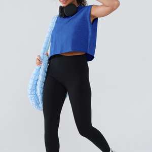 Débardeurs de yoga personnalisés pour femmes avec logo, hauts de sport sans manches de haute qualité pour la gym et le fitness, vente en gros de débardeurs courts - Product Image 3