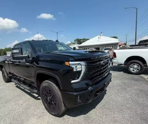 Mejor Oferta 2024: Camioneta Chevrolet S-3500 HD Crew Cab Duramax 4x4 de Caja Larga 8FT Usada con Enganche de Remolque Equipado - Product Image 4