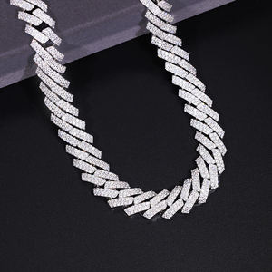 Collar de cadena cubana de lujo de acero inoxidable al por mayor con moissanita, cadena de eslabones chapada en oro pesado personalizada para unisex - Product Image 5