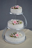 Einzigartig Gestalteter Dekorativer Kuchenständer aus Stahl & Glas zum Servieren von Kuchen & Cupcakes Großhandel