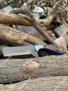 Cuchillo de vaquero occidental tipo Bull Cutter de acero inoxidable extra afilado con espiga completa, con funda y mango de resina de piña OEM/OBM - Product Image 4