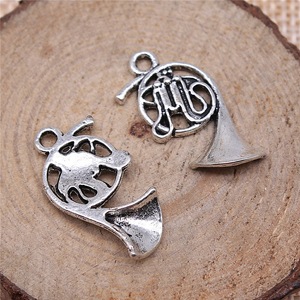 Breloque Corne Française 23x18mm en Alliage de Zinc Argent Vieilli pour Cadeaux d'Enseignants de Musique - Product Image 2