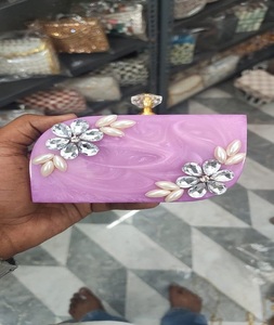 Bolso de mano de resina epoxi para mujer, elegante y artesanal, para la noche - Product Image 1