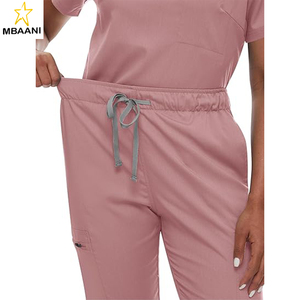 ชุดยูนิฟอร์มพยาบาลแบบเสื้อสครับคอวีคลาสสิกสำหรับผู้หญิง พร้อมกางเกงโยคะจ็อกเกอร์ - Product Image 4