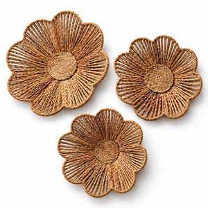Décoration murale en fleurs tissées à la main en jonc de mer, 3 pièces, art bohème à suspendre pour la maison - Product Image 1