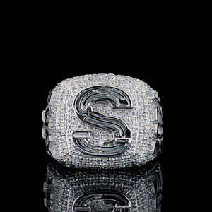 Anillo de Moissanita de Hip Hop Personalizado Patrón 3D Plata de Ley 925 Con Moissanita Diamante Letra Nombre Anillo de Campeonato - Product Image 1