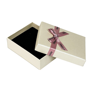 Elegante caja de regalo clásica de alta calidad 84x64x25 con inserto de espuma de terciopelo para anillos y pendientes del proveedor - Product Image 5