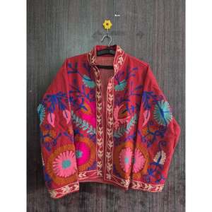 Chaqueta Reversible Bordada de Terciopelo Suzani de SR Exports para Mujer, Abrigo Boho Vintage Hecho a Mano con Diseño Floral Étnico - Product Image 1