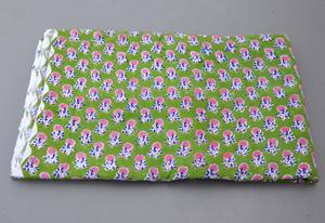 Tela de algodón estampada a mano con motivos florales verdes estilo Jaipuri |   Tela de algodón suave de la India para ropa, decoración del hogar y muchos usos más. - Product Image 4