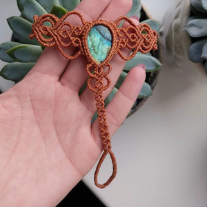 Bracelet en macramé fait main avec pendentif turquoise, réglable, bijoux en pierre naturelle, cadeau vintage, style bohème - Product Image 1