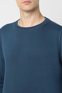 เสื้อสเวตเชิ้ตคอกลมทรงโอเวอร์ไซส์สำหรับผู้ชาย ยี่ห้อ YOURBRAND ผลิตจากผ้าโพลีเอสเตอร์/คอตตอนผสม เป็นมิตรต่อสิ่งแวดล้อม เหมาะสำหรับใส่สตรีทแวร์ในฤดูหนาว ลายพิมพ์ - Product Image 4