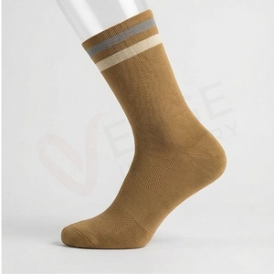 Chaussettes pour hommes, couleur unie, tricotées, motif rayé, style classique, usage quotidien, couleur beige avec rayures grises et beiges - Product Image 3