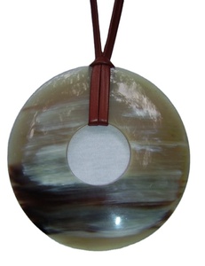 Collar de cuerno de búfalo de diseño nuevo, artesanía natural, colgante de cuerno hecho a mano en India, para fiestas y bodas, estilo europeo, de Blossom Craft India. - Product Image 6