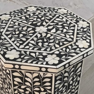 Mesa redonda de resina con incrustaciones de hueso auténtico, diseño moderno, para sala de estar. - Product Image 3