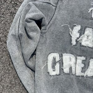 Sweat à capuche tricoté pour homme, style streetwear, avec détails déchirés, pour un look tendance et confortable - Product Image 3