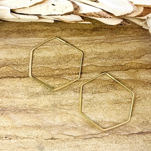 Nouvelles Boucles d'Oreilles Créoles Hexagonales Minimalistes 2026 – Bijoux Modernes en Laiton Plaqué Or 18 carats pour Hommes – Polygone Géométrique – Vente en Gros OEM - Product Image 2