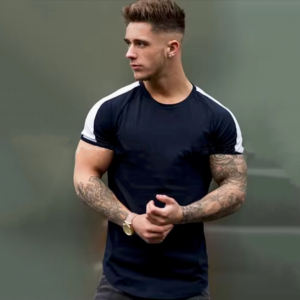 Camiseta de algodón de manga corta ajustada al gimnasio para hombre ODM azul marino con rayas blancas ajustada y patrón estampado ligero - Product Image 1