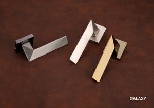 Poignée de porte carrée moderne de luxe en alliage de zinc doré brossé avec garniture de serrure noire pour meubles et portes - Product Image 3