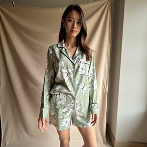 Pijama de camisa y pantalones cortos verdes de algodón ligero para mujer, transpirable y lavable a máquina para viajes de verano - Product Image 1