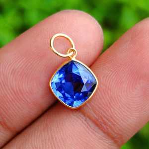 Pendentif Charm en Argent Sterling 925 avec Saphir Bleu Taille Coussin 8x8mm, Fait Main, Vente en Gros, Bijoux Fins en Pierres Précieuses - Product Image 1