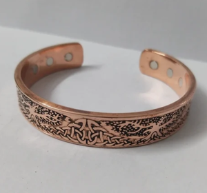 Bracelet magnétique en cuivre massif estampé Arbre de Vie ayurvédique traditionnel, bijou en métal tendance au design exquis - Product Image 1