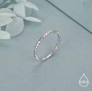 Anillo de Plata de Ley Chapado en Oro con Cuentas y Puntos para Compromiso, Aniversario y Boda - Estilo de Lujo - Product Image 1