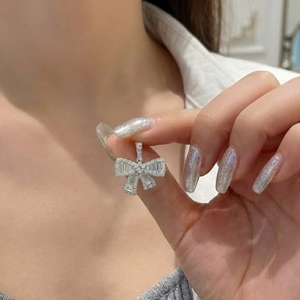 China Factory Artful Beauty Joyería natural 18K Oro blanco sólido Diamante real Baguette Mariposa Moda Colgante y dijes - Product Image 3