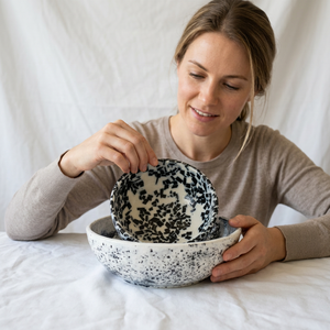 Bols en résine faits à la main, design classique, motif moucheté émaillé, écologiques, empilables, compatibles lave-vaisselle, pour servir salades et aliments - Product Image 1