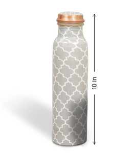 Bouteille en cuivre émaillé de qualité supérieure Fabriquée avec expertise à partir de cuivre de qualité alimentaire, cette vaisselle allie le bien-être traditionnel - Product Image 1