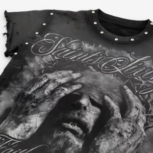 เสื้อยืดโอเวอร์ไซส์ผ้าฝ้ายพิมพ์ลายสไตล์วินเทจสตรีทแวร์ ตกแต่งด้วยคริสตัลและลายขาดแบบแอซิดวอช น้ำหนัก 250 กรัม ผลิตในอเมริกา - Product Image 1