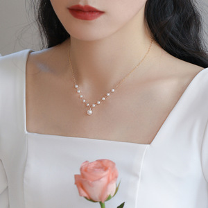 Collier de perles d'eau douce baroque à la mode, nouvelle chaîne de clavicule en pétales, 8-9 mm, bijoux populaires - Product Image 3