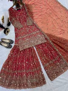 Robe de mariée indienne pakistanaise traditionnelle en soie rouge brodée pour femmes avec bordure dorée, longueur midi, coupe régulière - Product Image 1