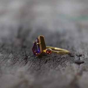 Anillo de Compromiso Kite Amethyst, Plata de Ley 925, Chapado en Oro de 14k, Anillo Solitario, Certificado IGI, Estilo Art Deco Minimalista, Aniversario - Product Image 2