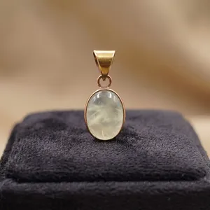 Colgante de Latón con Cabujón Ovalado de Prehnita, Joyería de Piedra Preciosa Verde Natural al por Mayor - Product Image 1