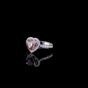 Anillo de Diamantes Rosa Intenso con Corte Corazón y Halo – Anillo de Compromiso Romántico de Lujo con Banda Pavé, Joyería de Diamantes - Product Image 2
