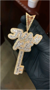 จี้รูปกุญแจ CONCEPTION ประดับเพชรทรงบาแกตต์ สองสีทอง พร้อมสายสร้อย VVS มอยส์ซาไนต์ รับรองโดย GRA สไตล์ฮิปฮอป หรูหรา โดดเด่น ทันสมัย - Product Image 2