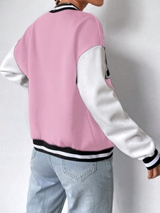 Veste universitaire rose avec manches blanches, logo M sur le devant, blocs de couleur contrastés, fermeture éclair intégrale, col rabattable, pour l'automne - Product Image 2