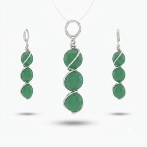 Pendentif en jade vert naturel avec perles rondes enroulées de fil, gravé, tendance mode, du Gujarat - Cadeau d'affaires et Fête des Mères - Product Image 1