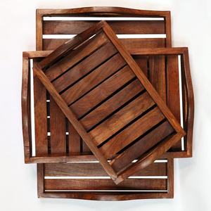 Venta caliente Ecológico Bandeja de servicio de madera de acacia Diseño cuadrado clásico con patrón de tamaño personalizado Material de latón para el hogar Hotel - Product Image 1