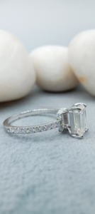 Bague de fiançailles et de mariage solitaire D'VINS JEWELS en or blanc 10K massif avec diamant VVS taille émeraude 2.0 CT certifié IGI – Collection Fine - Product Image 2