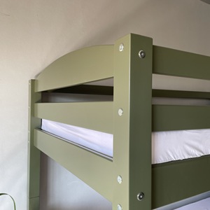 Cama litera minimalista personalizable en verde oliva, muebles de dormitorio de madera personalizados para niños - Product Image 4