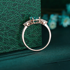 แหวนหมั้นเพชรทรงบริลเลียนต์สีเขียวเคลือบทอง 14K ได้รับการรับรองจาก IGI สไตล์ชาติพันธุ์สำหรับทุกเพศ - Product Image 5